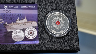 Darphane, TCG Anadolu için gümüş hatıra parasını 5 bin 250 liradan satışa sundu