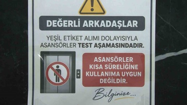 Adana'da 11 katlı apartmanın asansöründe mahsur kalan kişiyi itfaiye kurtardı