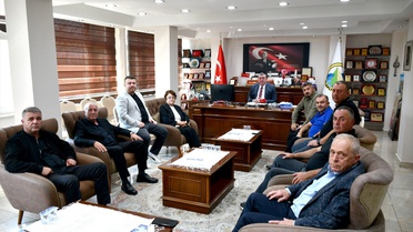 Alaplı Belediye Başkanı Nuri Tekin, 9 meclis üyesiyle CHP'den istifa etti