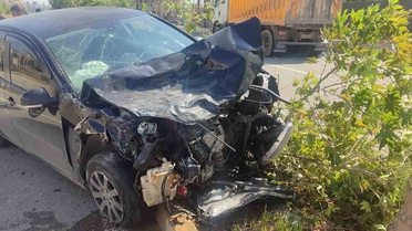 Diyarbakır Silvan'da çarpışan iki araç savruldu, kazada 2 kişi yaralandı.