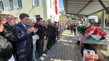 Bıçaklanan 10 yaşındaki çocuk Bartın Ulus'ta gözyaşlarıyla toprağa verildi