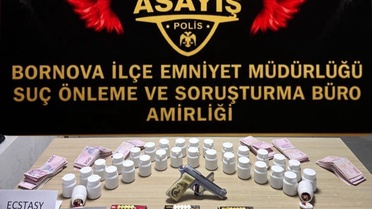 İzmir Bornova'da operasyonda 1665 uyuşturucu hap ve ruhsatsız tabanca ele geçirildi