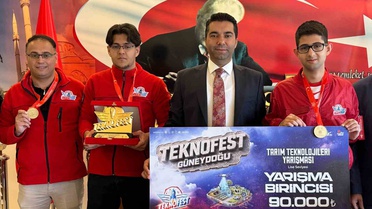 Kamanlı öğrenciler yapay zeka destekli arı biti projesiyle Türkiye birincisi oldu
