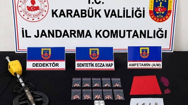 Karabük'te operasyonda 10 zanlı gözaltına alındı, 100 sentetik ecza ele geçirildi