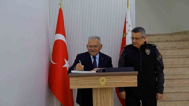 Kayseri'de Başkan Büyükkılıç, İl Emniyet Müdürü Ergen'e hayırlı olsun ziyareti yaptı