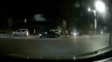 Sakarya Karasu'da alkollü ve ehliyetsiz sürücü çöp konteynerine çarpıp yakalandı