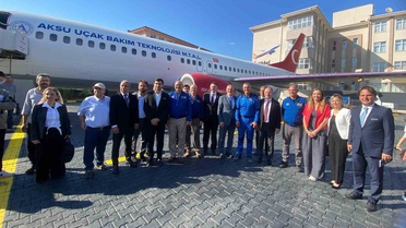 Uzay Kongresi'nde 4 astronot, Aksu'daki uçak okulunda öğrencilerin sorularını yanıtladı