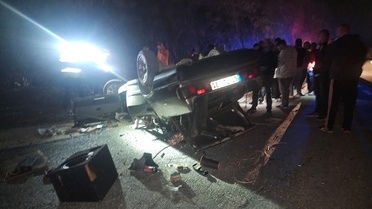 Düzce Yığılca'da kontrolden çıkan otomobil devrildi, araçta sıkışan 2 kişi yaralandı