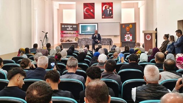 Gelibolu'da Mevlid-i Nebi programında İl Müftüsü Topçu gençlere seslendi