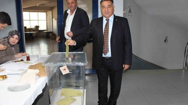 Alaşehir Ticaret Borsası'nda Hüseyin Soygür, 68 oyunun tamamını alarak 6. kez seçildi.