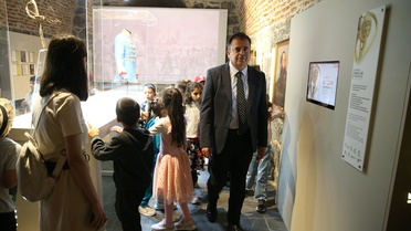 Kars'ta öğrenciler 'Şehrimi Tanıyorum' projesiyle kentin tarihini yerinde öğreniyor