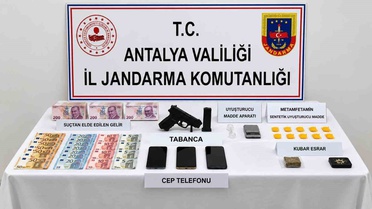 Manavgat'ta cezaevi firarisi hükümlü, aracında uyuşturucu ve tabancayla yakalandı