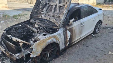 Şanlıurfa Birecik'te park halindeki otomobile ateş açıldı, ardından kundaklandı
