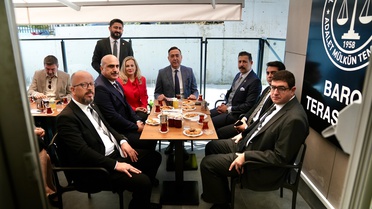 Tekirdağ Barosu'nun avukatlara hizmet verecek Baro Teras Kafe'si adliyede açıldı