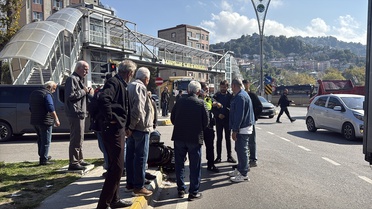 Zonguldak Bülent Ecevit Caddesi'nde kamyon ile motosiklet çarpıştı, sürücü yaralandı