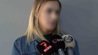 Aksaray'da 2 kadın, işten dönen kadını yere yatırıp darp etti, o anlar kamerada