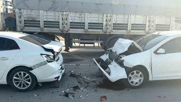 Aksaray'da 4 araç birbirine girdi, polis aracının da karıştığı kazada yaralanan olmadı