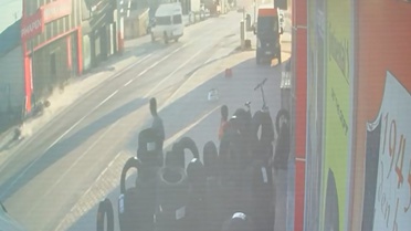Aksaray Eskil'de minibüs manevrasıyla kaza yapan 15 yaşındaki sürücü ağır yaralandı
