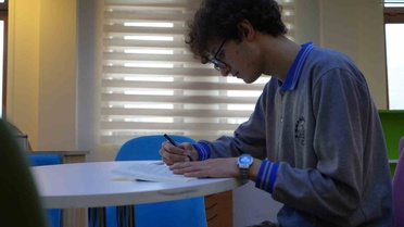 Bayburt'ta meslek lisesi öğrencisi 4 ayda yazdığı romanı okuyucuyla buluşturdu