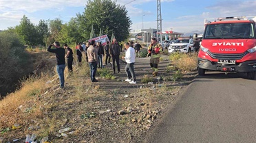Bingöl'de sondaj kamyonu ile beton mikseri çarpıştı, 2 kişi yaralandı