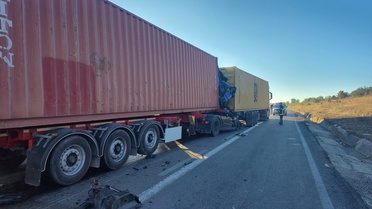 Bolu'da iki tırın karıştığı kazada tırda sıkışan 1 kişi ağır yaralandı