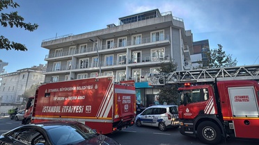 Büyükçekmece'de market deposundaki yangın söndürüldü, yaralanan olmadı