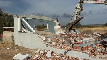 Çanakkale'de İl Özel İdaresi eylülde Bayramiç'te 21 kaçak yapıyı yıktı