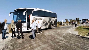 Cide'de heyelanla kapanan yol, ulaşımı 14 aydır köy yoluna yönlendiriyor