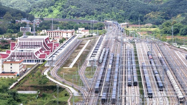 Çin-Laos Demiryolu'nda 20,77 milyon ton yük taşındı, değeri 100,4 milyar yuanı aştı