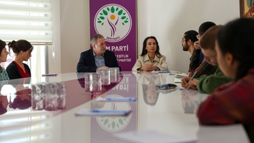 DEM Parti Eş Genel Başkanları, Enternasyonal Gençlik Heyeti'ni ağırladı
