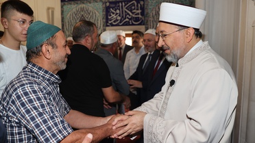 Diyanet İşleri Başkanı Arpaguş, KKTC temaslarında Hala Sultan Camisi'nde hutbe okudu