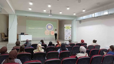Diyetisyen, Düzce'de velilere beslenme çantası hazırlamayı anlattı