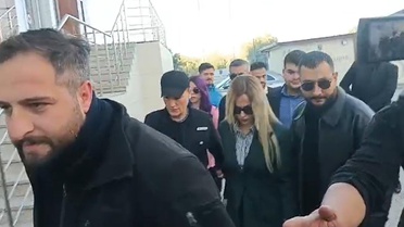 Güllü davasında dikkat çeken ayrıntı! Tuğyan'ın avukatı korumalarla geldi
