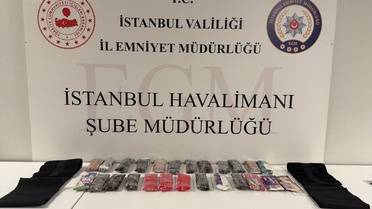 İstanbul Havalimanı'nda 8 kilo 250 gram uyuşturucu bulundu, 2 zanlı gözaltına alındı