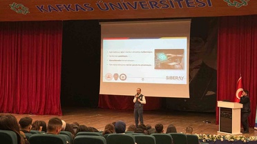 Kars Emniyet Müdürlüğü, KYK yurdu öğrencilerini siber suçlara karşı bilgilendirdi