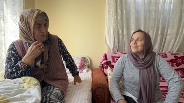 Konya Meram'da 82 yaşındaki Alzheimer hastası kadın, polis sırtında taşındı