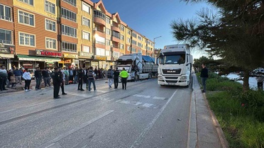 Konya Kulu'da zincirleme kazada sıkışan tır sürücüsü yaralandı, itfaiye kurtardı