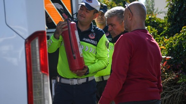 Kuşadası'nda okul servisleri Servis Denetim Komisyonu tarafından denetlendi