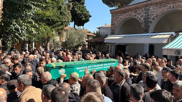 Manisa Kula'da yangını izlerken fenalaşan adamın cenazesine kaymakam ve başkan geldi