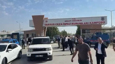 Yeni Parti lideri Özel, tutuklu belediye başkanlarını Tarsus Cezaevi'nde ziyaret etti