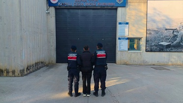 Samsun Bafra'da jandarma, 11 yıl 3 ay hapis cezasıyla aranan firariyi yakaladı