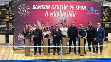 Samsun Tekkeköy'de pickleball eğitimi alanlara malzeme desteği verildi