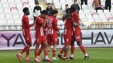 Ekenler Beton Sivasspor, Pendikspor'u 4-1 mağlup edip iç sahada ilk kez kazandı