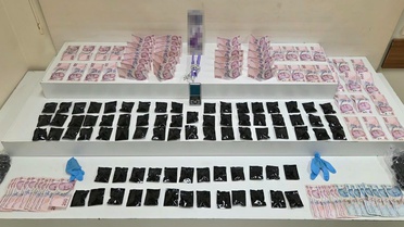 Sultanbeyli'de araçta 246,9 gram esrar bulundu, 3 şüpheli tutuklandı