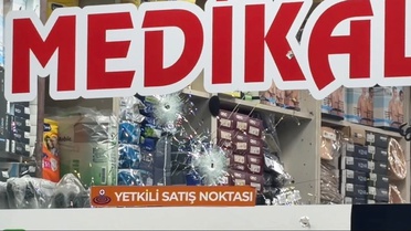 Ümraniye'de iş yerine uzun namlulu silahla ateş açan 2 şüpheli motosikletle kaçtı