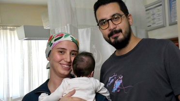 Meme kanseri tanısını 35. haftada alan Gamze Kocakaya Şen, 37. haftada kızını doğurdu