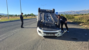 Bingöl'deki Havalimanı Kavşağı'nda iki araç çarpıştı, 4 kişi yaralandı
