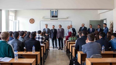 EBYÜ Rektörü Kuyrukluyıldız, Refahiye'de öğrencilerin talep ve görüşlerini dinledi