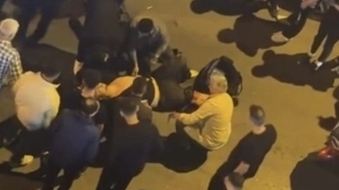 Esenler'de iddiaya göre silahlı kavgada 2 kişi yaralandı, polis şüphelileri arıyor