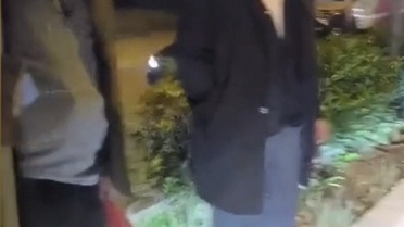 Esenyurt'ta sefer azlığına tepki gösteren yolcular İETT otobüsünü durdurdu